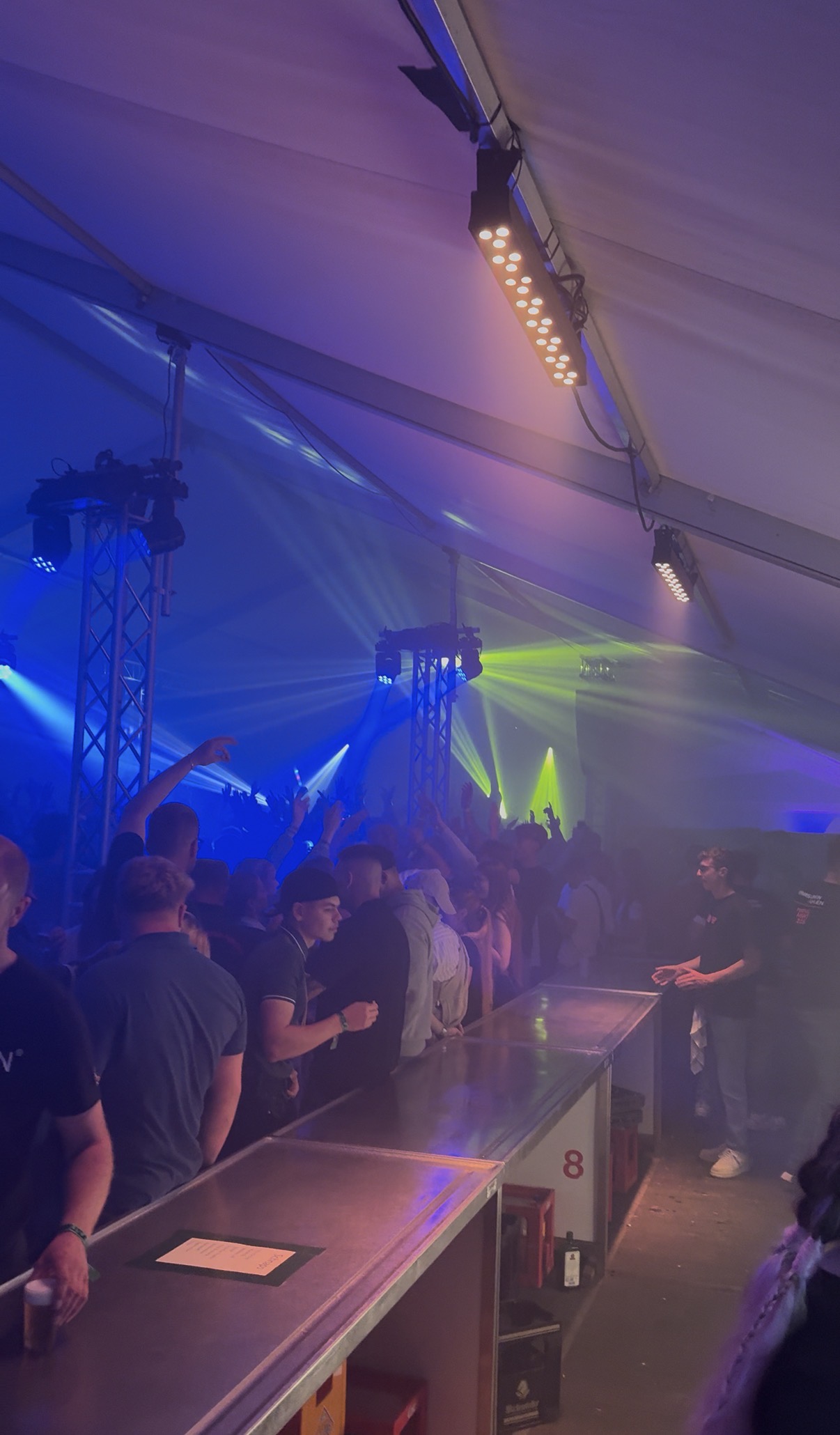 Bühnenbau, Lichtdesign und Tontechnik für ein Festzelt